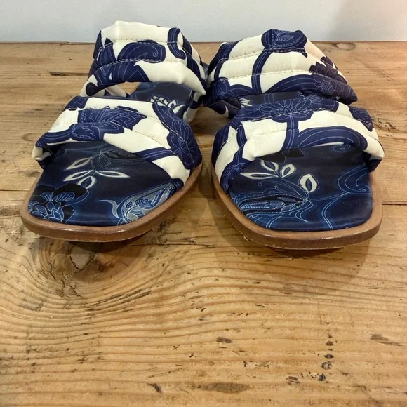 Boden Silk Printed Navy and White Floral Sandals - Picture 4 of 9